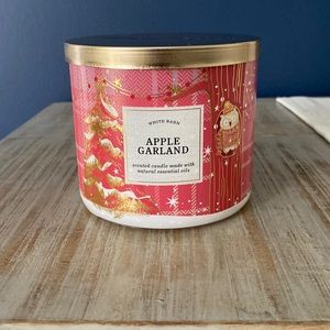 Bath & Body Works/ White Barn Candle